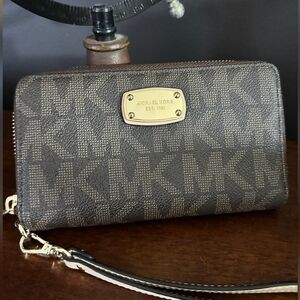 Michael Kors Brown Jet Set Travel Monogram Zip Around Wallet Clutch